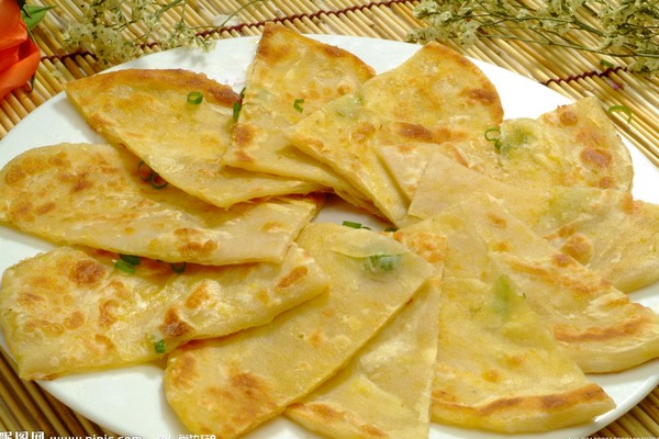 用家用榨油机榨的芝麻油煎烙饼 用家用榨油机榨的芝麻油煎烙饼